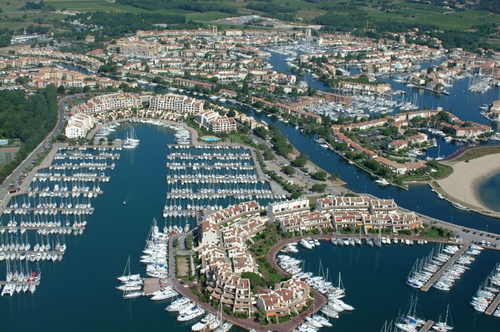 Shopping in the Bay of Saint Tropez (France)