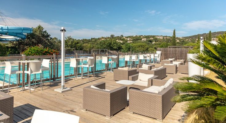 restaurant exterieur piscine